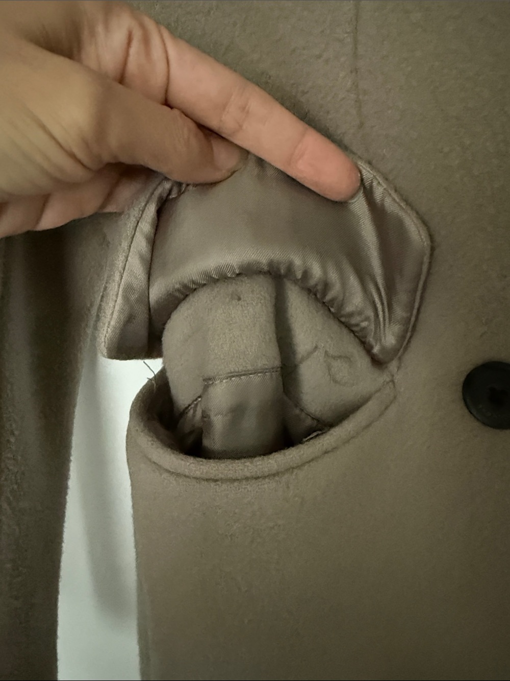 Aritzia Babaton Publication Wool Cashmere Double-Breasted Coat - Taupe (2XS) - Picture 7 of 12
